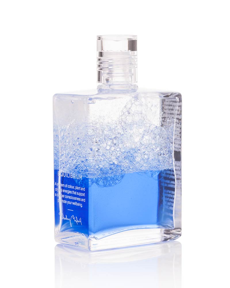 Aura-Soma Equilibrium Flasche B12 Name der Flasche: Friede in der neuen Zeit: Klar über Blau. Eine zweischichtige Glasflasche mit klarem Deckel.