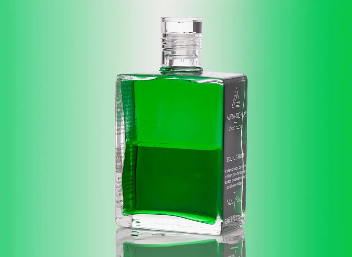 Aura-Soma Equilibrium Flasche B10 Name der Flasche: Geh, und umarme einen Baum:  Grün über Grün. Eine zweischichtige Glasflasche mit klarem Deckel.