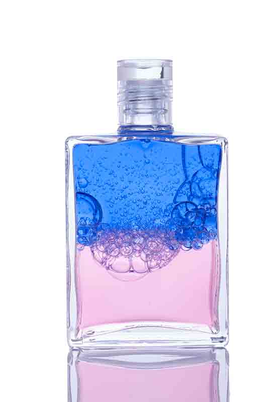 Aura-Soma-Equilibrium-Flasche-B20-geschuettelt Aura-Soma Equilibrium Flasche B20 Name der Flasche: Sternenkind: Blau über Rosa: Eine zweischichtige Glasflasche mit klarem Deckel.