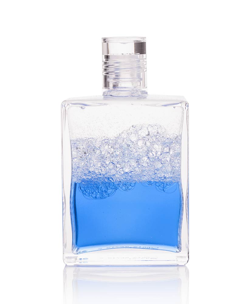 Aura-Soma Equilibrium Flasche B12 Name der Flasche: Friede in der neuen Zeit: Klar über Blau. Eine zweischichtige Glasflasche mit klarem Deckel.
