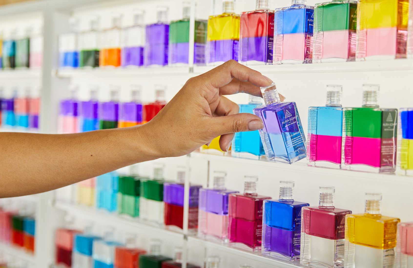 Warum dich bestimmte Aura-Soma Farben anziehen – und was sie über deine innere Entwicklung erzählen können