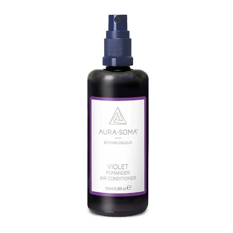 Aura-Soma Pomander Raumspray Violett – Braunes Sprayfläschchen mit Sprühkopf, enthält eine Duftkomposition zur energetischen Raumpflege.