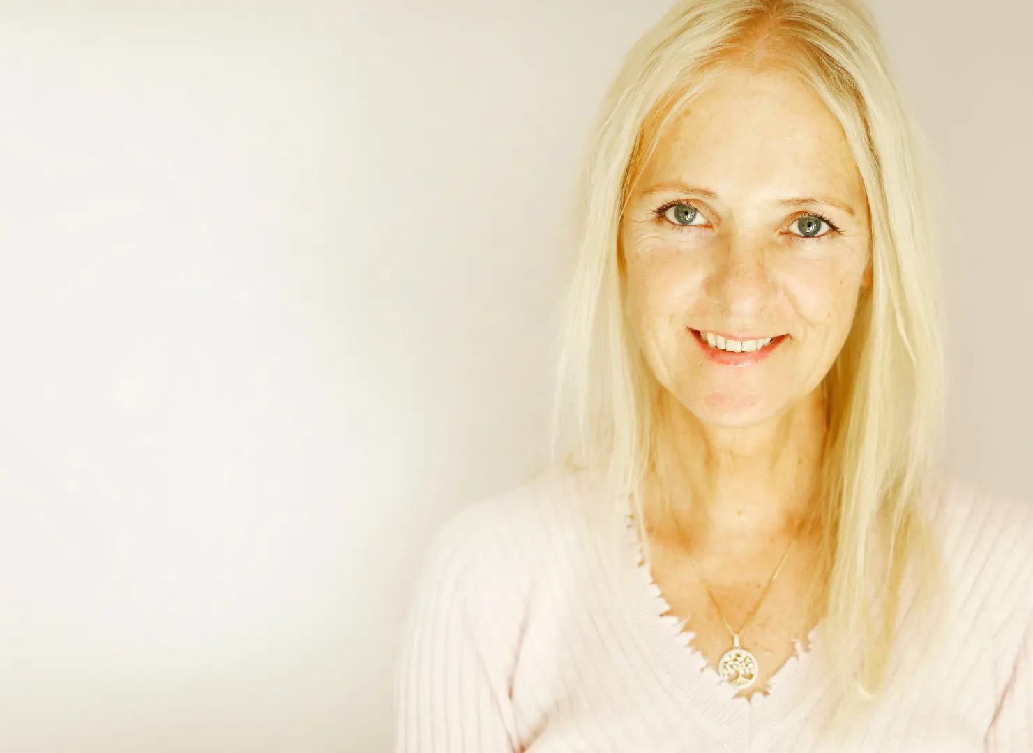 Seelenspiegel: Mit Aura-Soma zu glücklicheren Beziehungen Seelenspiegel: Mit Aura-Soma zu glücklicheren Beziehungen