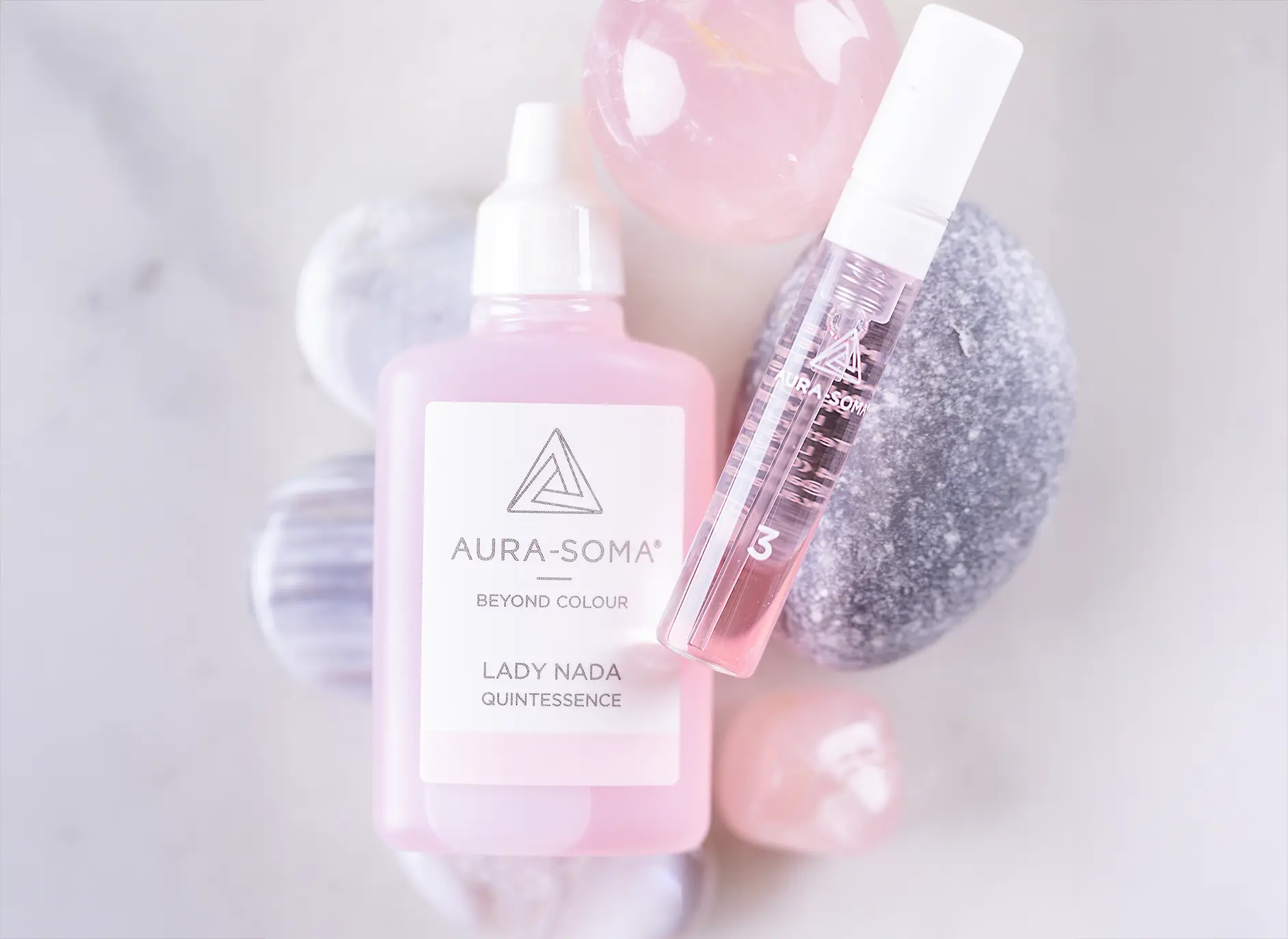 Entdecke die Kraft von Lady Nada: Bedingungslose Liebe im Aura-Soma® System Entdecke die Kraft von Lady Nada: Bedingungslose Liebe im Aura-Soma® System